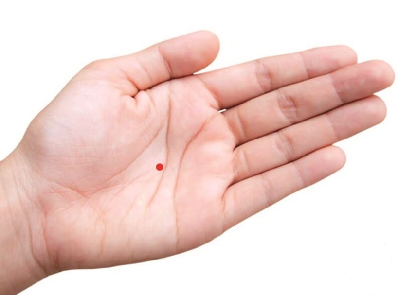Nốt ruồi son ở tay trái thường gặp nhiều may mắn
