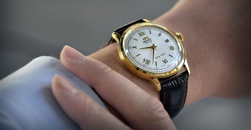 Lên tay đồng hồ 