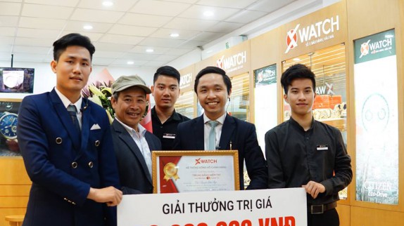Tưởng đùa hóa thật! Đồng hồ 60 triệu được “tặng không” cho vị khách tại XWatch ngày Cá Tháng Tư