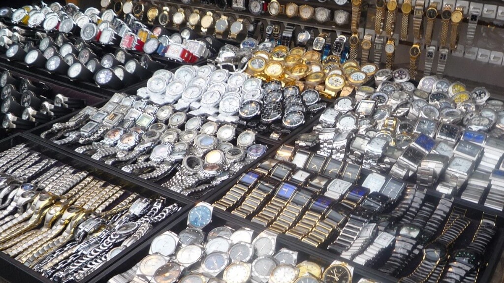 Những nguy cơ tiềm ẩn khi khi mua đồng hồ nữ thời trang giá rẻ