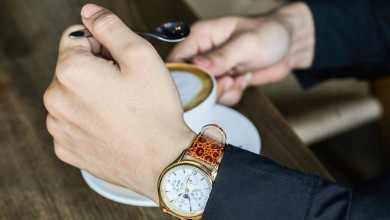 Trả lời câu hỏi: Có nên mua đồng hồ đeo tay quai da?