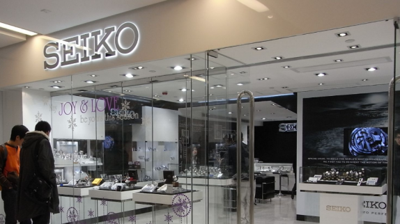 “Khảo sát” thị trường đồng hồ chính hãng Hà Nội