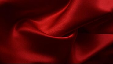 Màu đỏ - Biểu tượng của máu, lửa và quyền lực