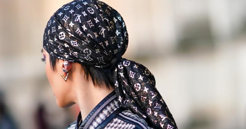 Top các cách buộc và phối đồ với khăn Bandana dành cho quý ông sành điệu