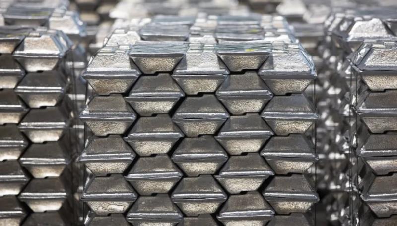 Hardmetal là gì? Khám phá những bí ẩn về chất liệu độc quyền của đồng hồ Rado