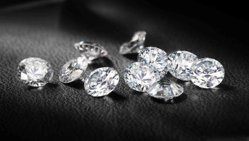 Kim cương nhân tạo là gì? Giải đáp thắc mắc về dòng kim cương được tạo ra trong phòng thí nghiệm