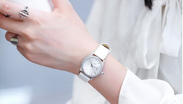 Tuyển chọn đồng hồ nữ màu trắng đáng mua nhất năm 2024