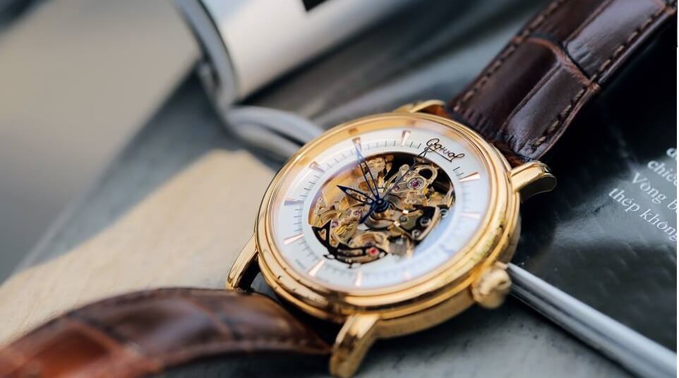 Bạn có biết mức giá đồng hồ đeo tay Ogival chính hãng là bao nhiêu?