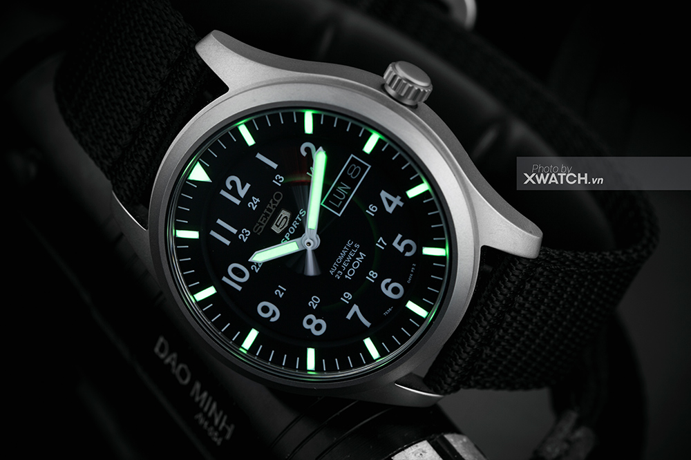 Seiko 5 quân đội 42mm SNZG15K1