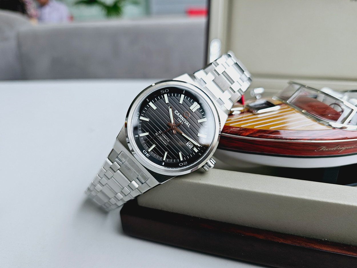 Đồng hồ Carnival 8106G-VT-D
