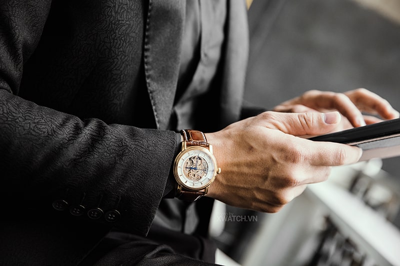 Ogival Cá Nhảy OG358.61AGR-GL nam mệnh Thổ