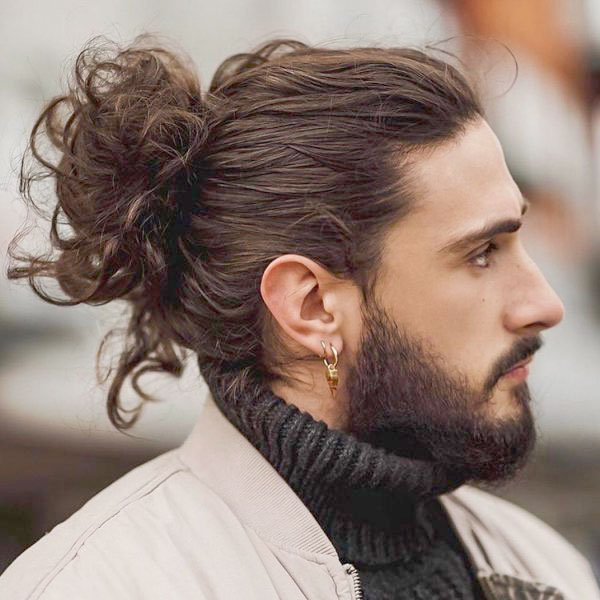 Kiểu tóc búi sau gáy lãng tử