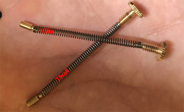 Cách phân biệt hộp quẹt Zippo thật giả bằng ống vít đá