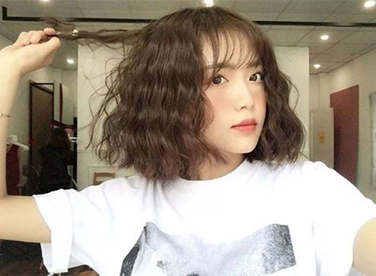 15 kiểu tóc ngắn xoăn sóng đẹp nhất 2020 phù hợp với mọi gương mặt  Báo  Phụ Nữ Việt Nam