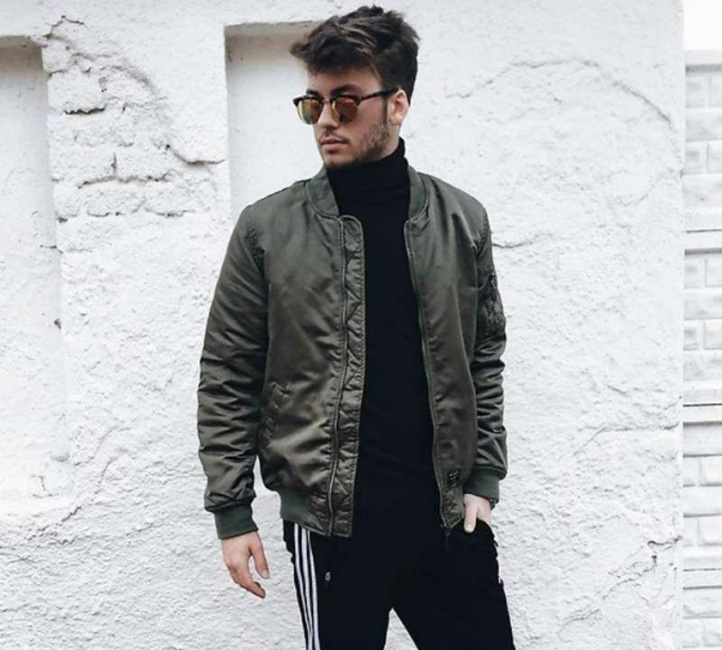 Phối hợp áo bomber cùng áo len cổ lọ