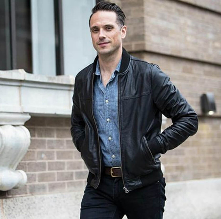 Phối áo khoác bomber nam với Denim