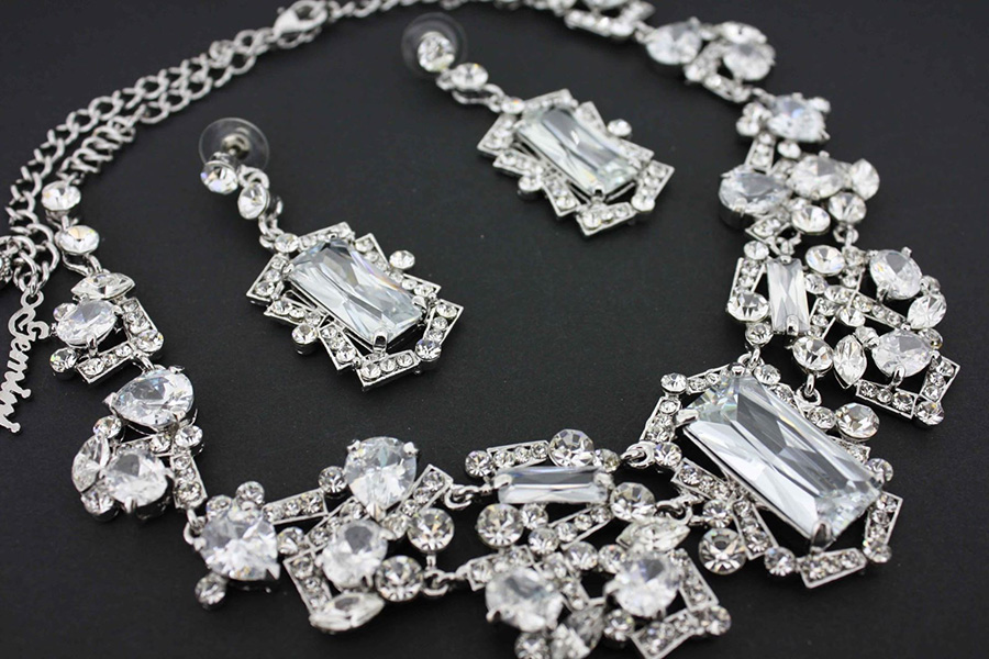 Đá Swarovski trang sức nữ