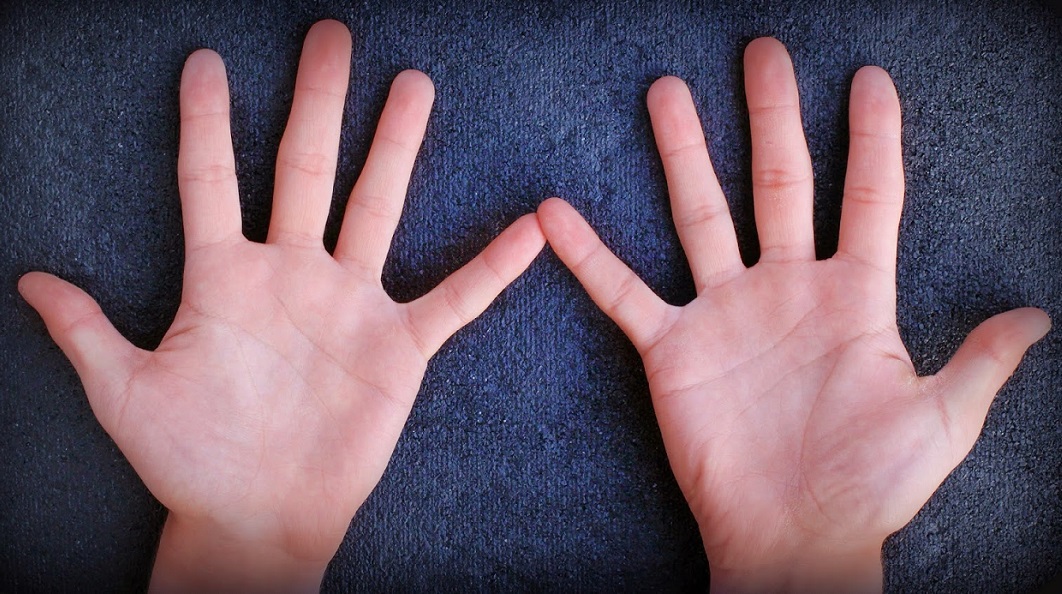 Xem chỉ tay ơ nữ thường sử dụng bàn tay phải