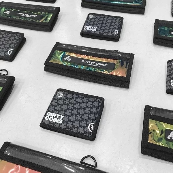Ví nhà Dirty Coins mang điểm nhấn về thiết kế và họa tiết