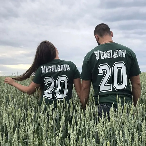 Tặng áo đôi là cách thể hiện tình cảm cực hay