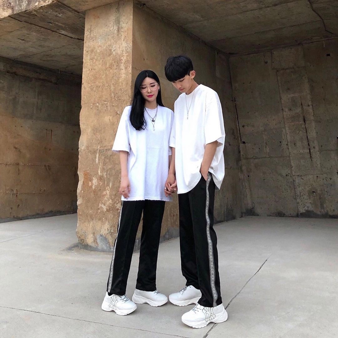 Mix áo thun với giày MLB