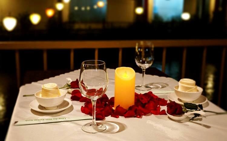 Một bữa ăn lãng mạn cho các cặp đôi