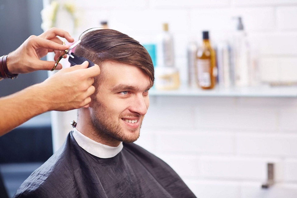 Nhiều người cho rằng cắt tóc đúng thời điểm có thể giúp giải xui