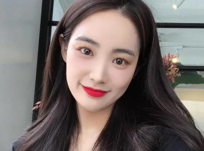 Khuôn mặt hợp với màu tóc trầm