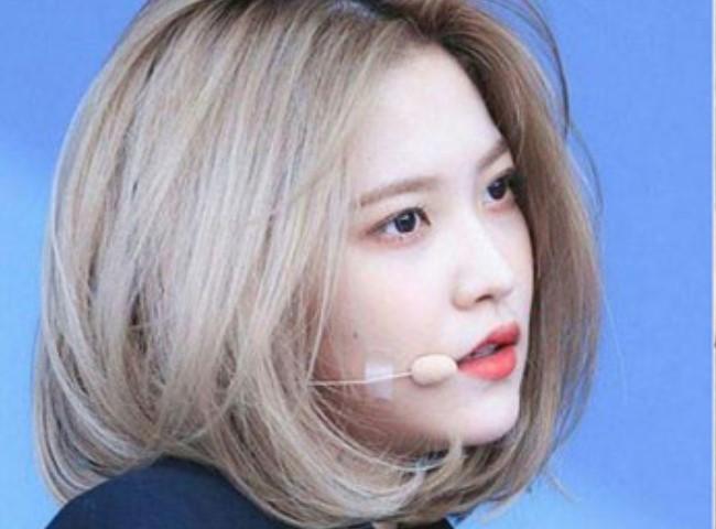 Màu nâu trầm ánh bạc