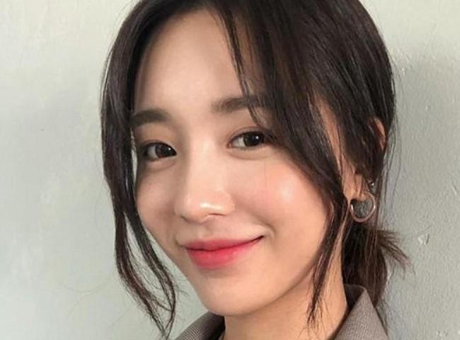 Mái thưa rẽ ngôi giữa cho mặt dài