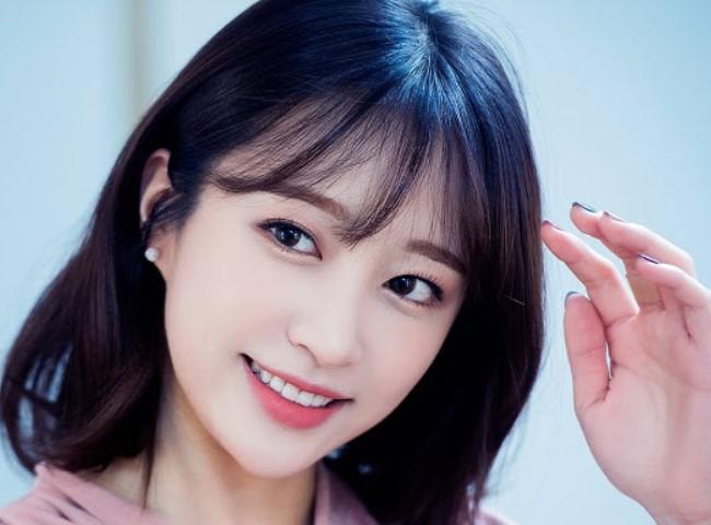 Tóc uốn đuôi mái thưa Hàn Quốc