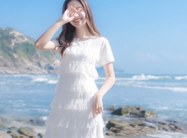 Tạo dáng sành điệu trên bãi biển