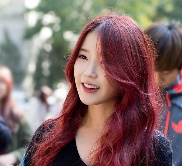 Tóc màu tím đỏ quyến rũ