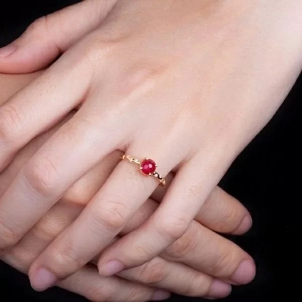 Nhẫn vàng tây nạm đá ruby đỏ