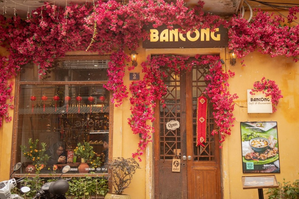Quán Ban công cafe với view phố cổ thơ mộng