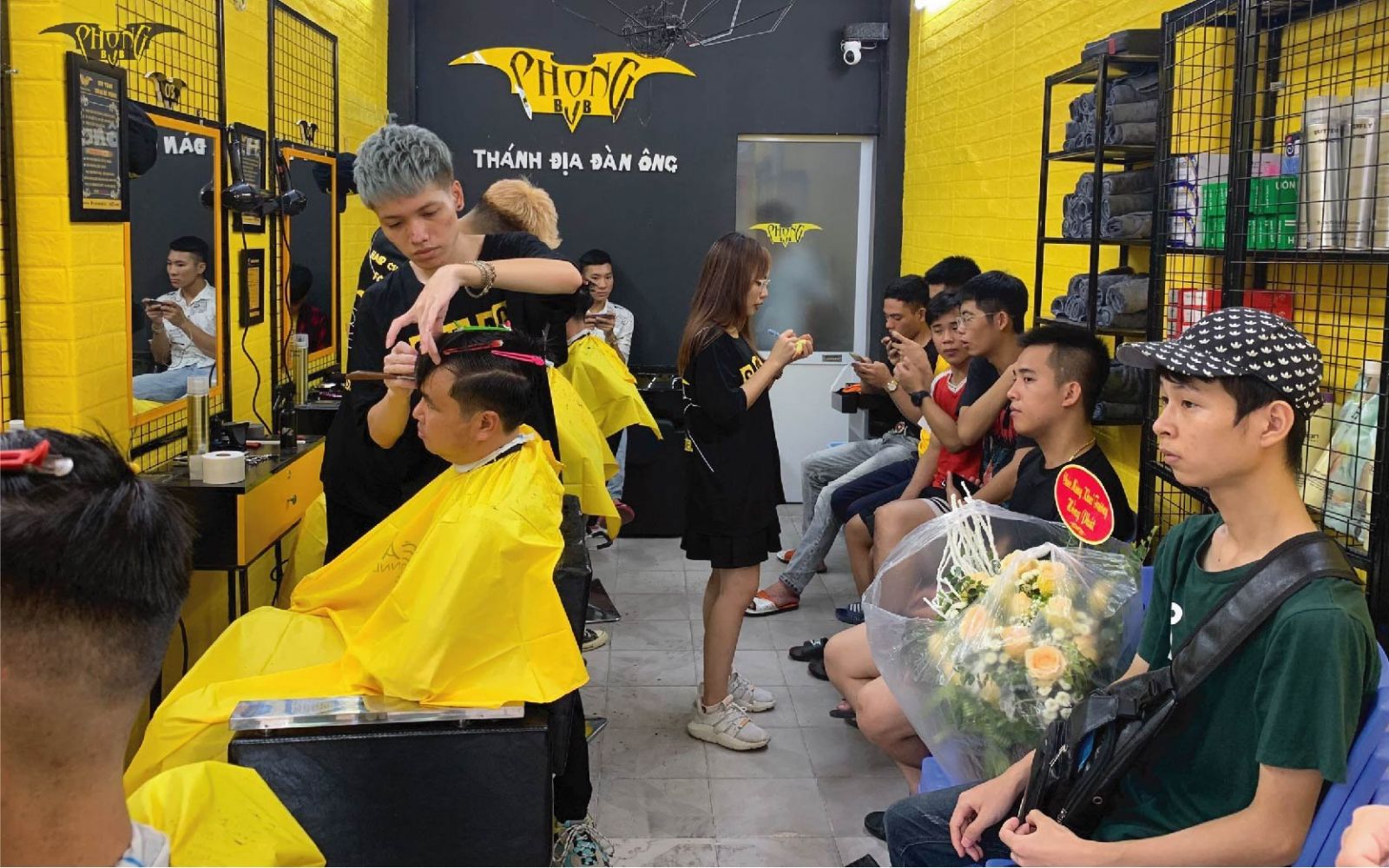 Phong BvB là chuỗi tiệm cắt tóc nam số 1 Hà Nội hiện nay