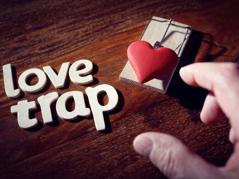Trap trong tình yêu có nghĩa là bẫy tình