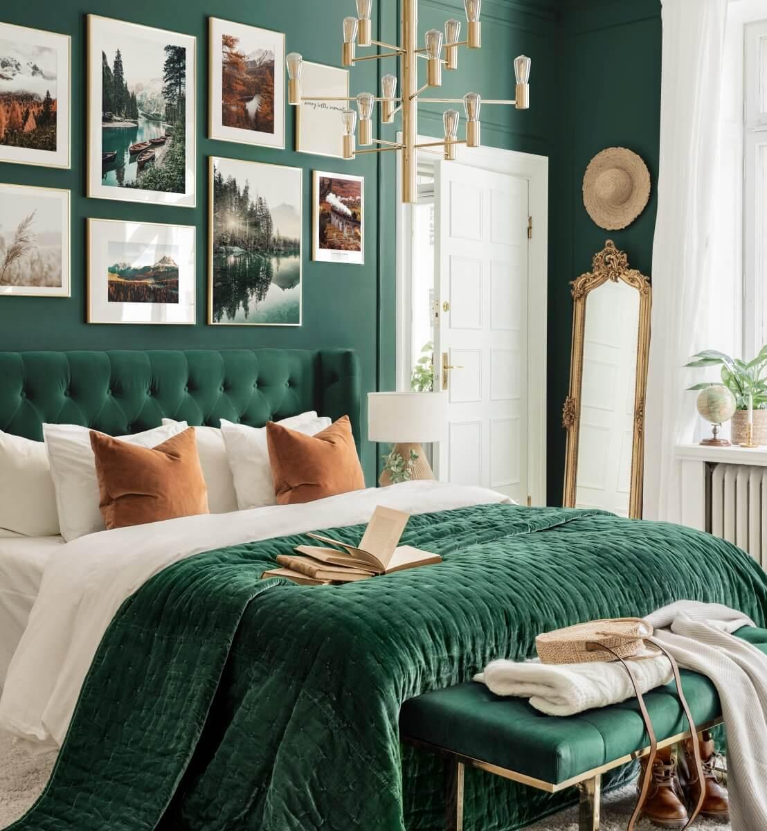Thiết kế phòng ngủ màu xanh ngọc sang trọng, hợp phong thuỷ. 