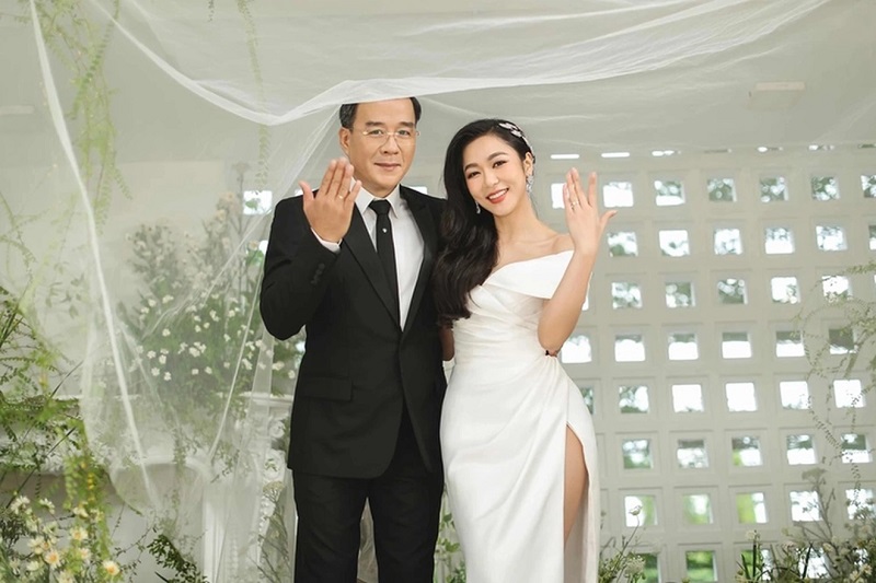 Vua cá Koi và nữ ca sĩ xinh đẹp Thanh Xuân đã chính thức tổ chức đám cưới tại Sài Gòn
