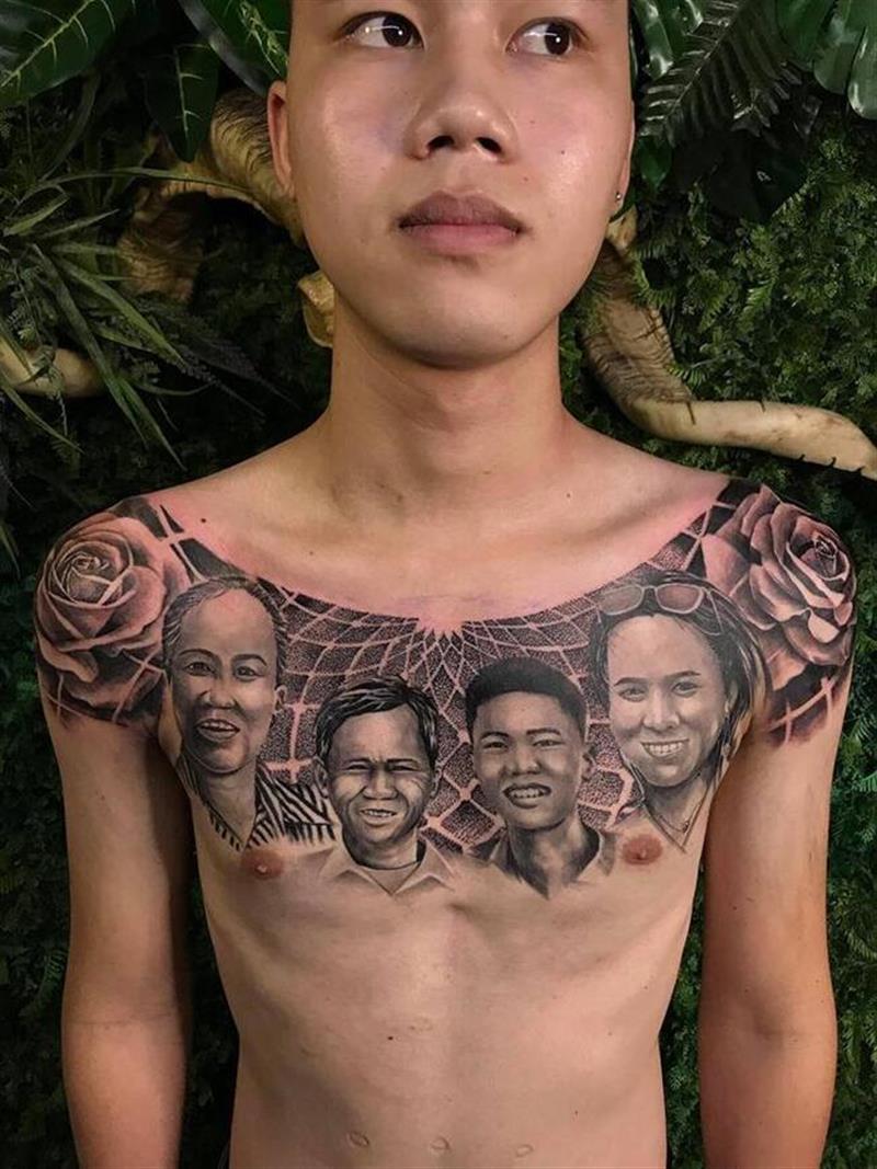 Hình xăm hình ảnh cha mẹ đang cười