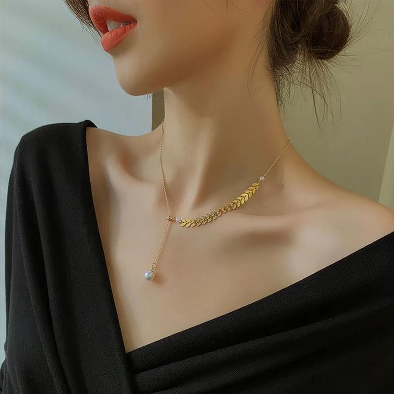 Phụ nữ có yết hầu hay không