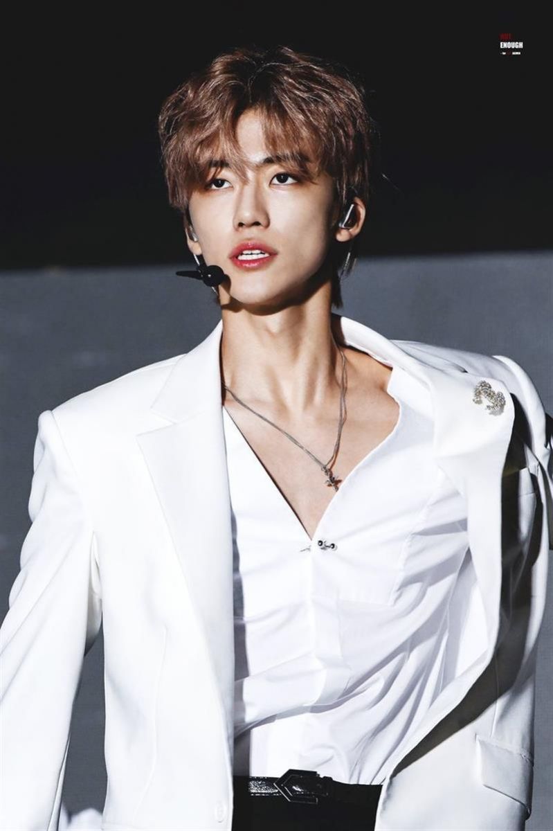 Vì sao không nên chạm vào yết hầu của nam giới