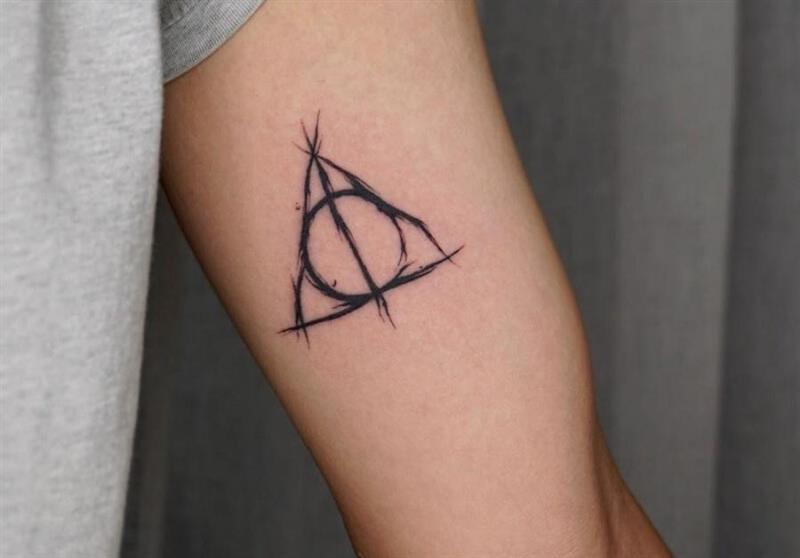 Hình xăm tam giác ngược