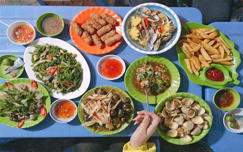 Ốc cay hồ Giảng Võ - Quán ốc gần đây tại Ba Đình