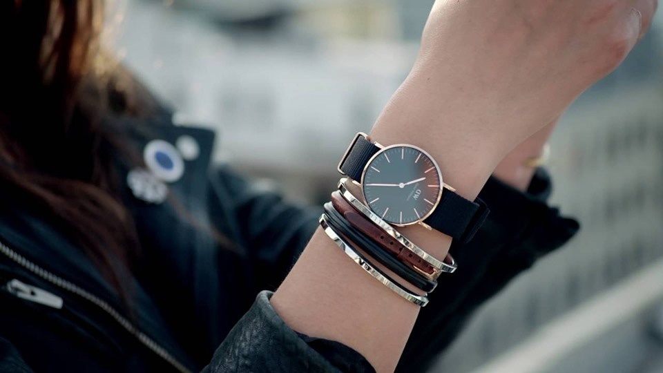 Đồng hồ Daniel Wellington nữ dây da chính hãng giá bao nhiêu