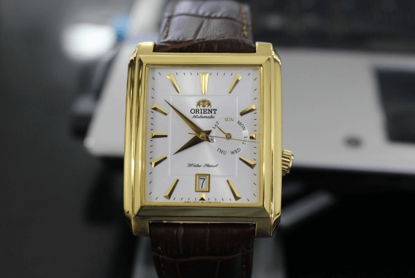 Đồng hồ nam mặt chữ nhật dây da Orient FSTAA002W0