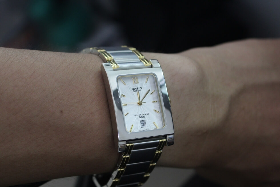 Đồng hồ Casio nam mặt vuông dong-ho-casio-nam-mat-vuong