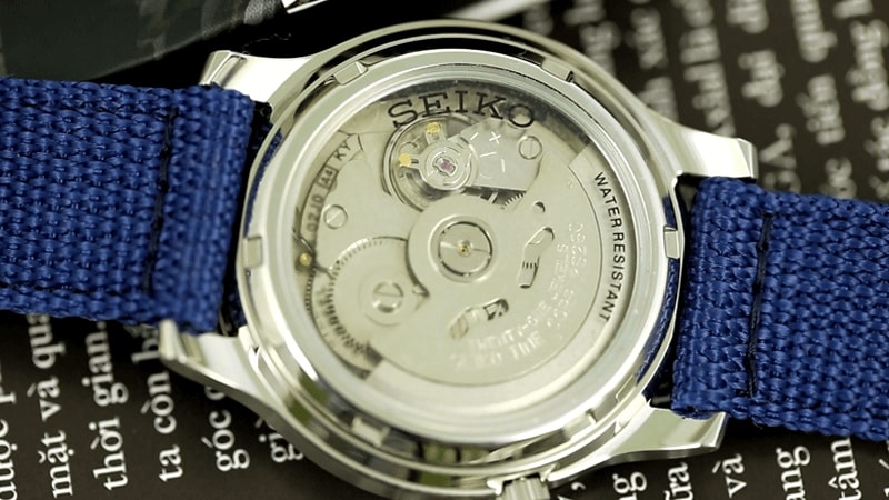 Đồng hồ seiko dây dù sang trọng