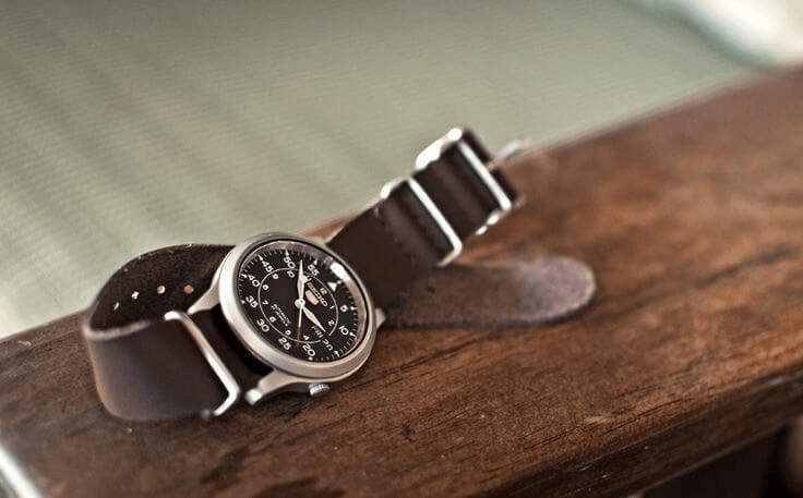 giá đồng hồ seiko 5 quartz 21 jewels