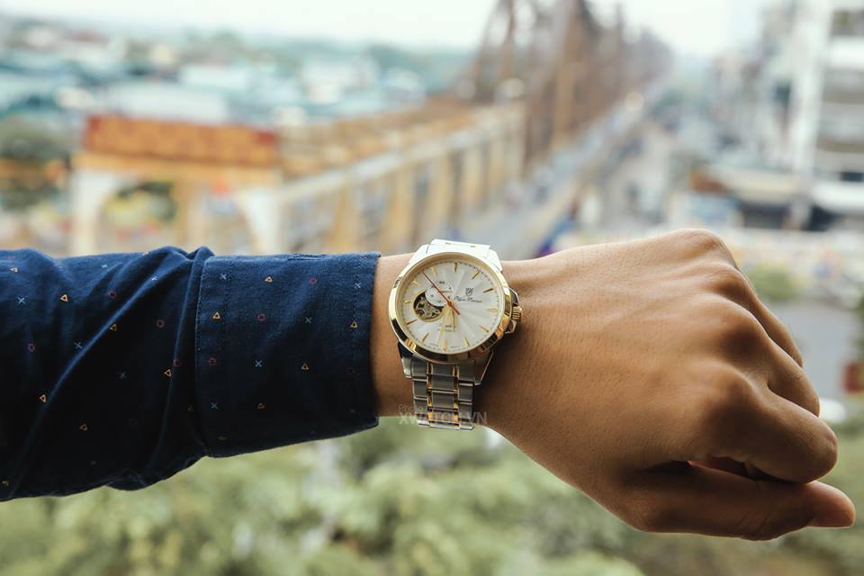 dong ho op trang khuyen